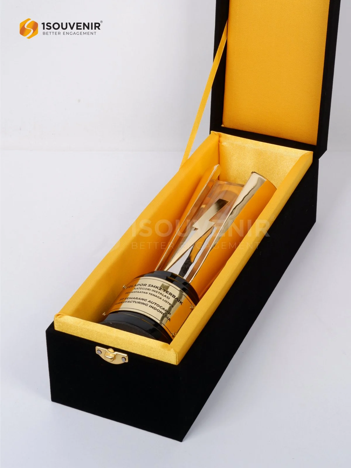 Piala Penghargaan Pelapor SMK2 Terbaik Kategori Instalasi Pemanfaatan Tenaga Listrik 3 DETAIL2-PP363 Piala Penghargaan Pelapor SMK2