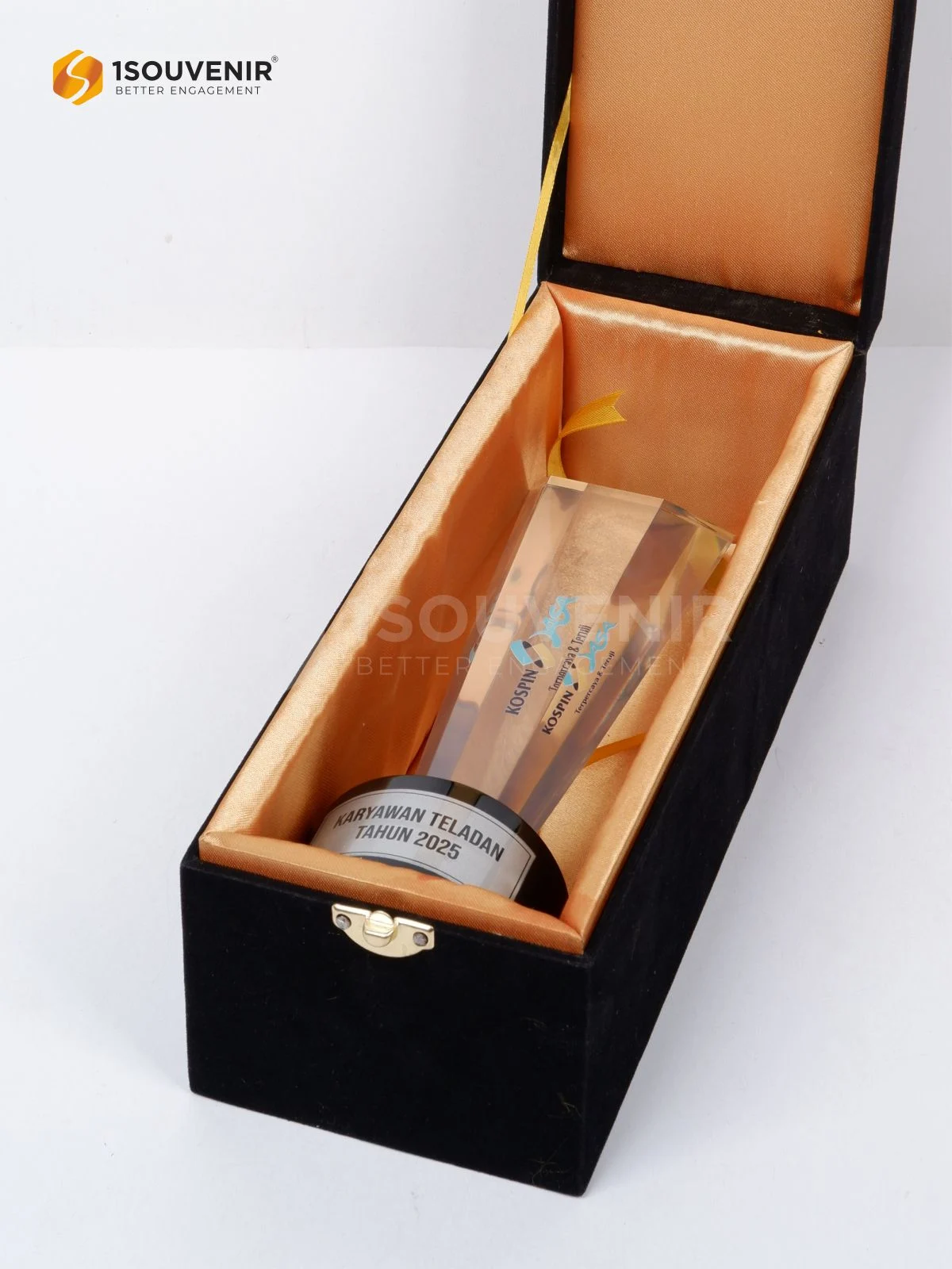 Piala Penghargaan Karyawan Teladan tahun 2025 dari Kospin Jasa 3 DETAIL2-PP369 Piala Penghargaan Kospin Jasa