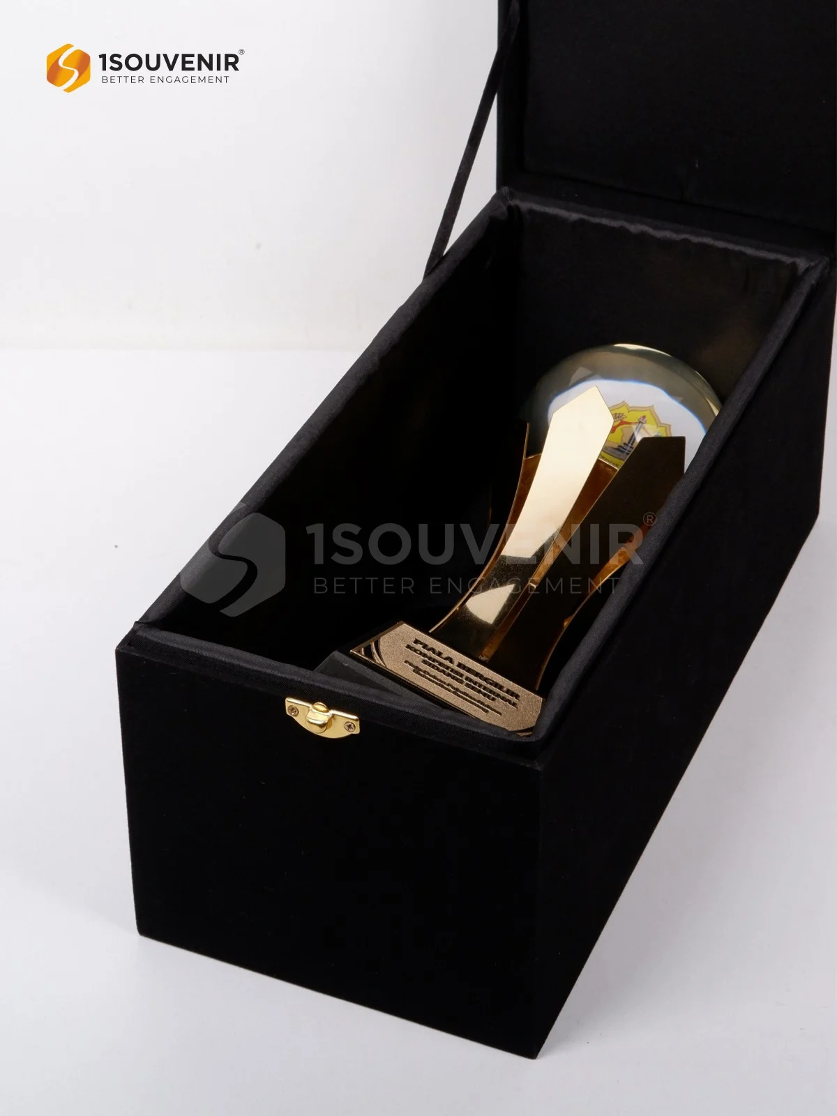 Piala Bergilir Penghargaan Kompetisi Internal Sidang Semu dari Fakultas Hukum Universitas Semarang 3 DETAIL2-TB280 Piala Bergilir Kompetisi Internal Sidang Semu