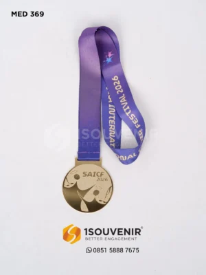 Medali Penghargaan Saint Angela...