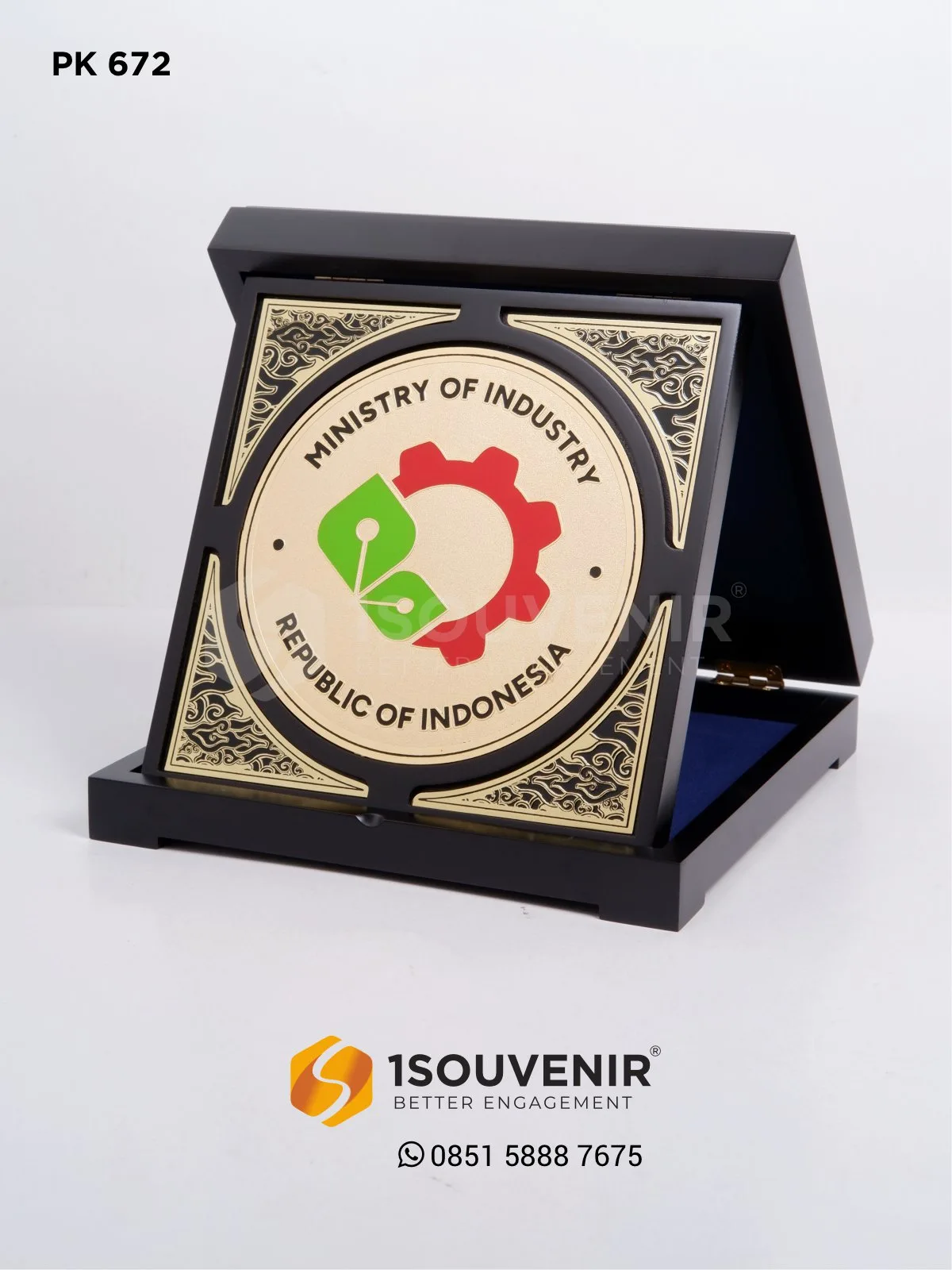 Plakat Kayu Kenang-kenangan dari Ministry of Industry Republic of Indonesia 1 PK672 Plakat Kayu Ministry of Industry