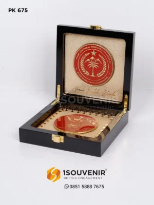 Plakat Kayu Cendera Mata Yonif Teritorial Pembangunan...