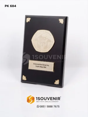 Plakat Kayu Cendera Mata dari Bea...