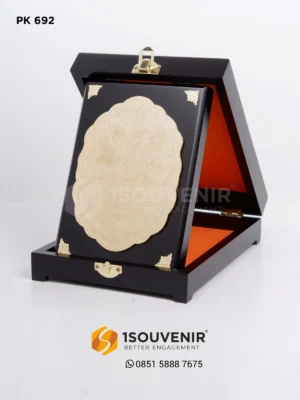 Plakat Kayu Hadiah Happy Wedding...