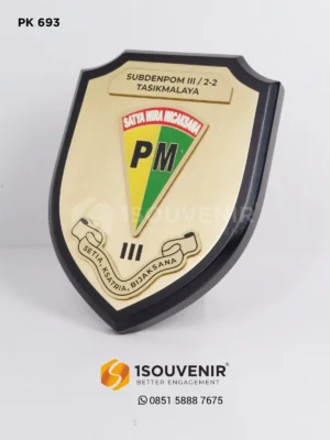 Plakat Kayu Perisai Kenang-kenangan...