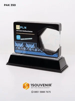 Plakat Kayu Akrilik Cendera Mata dari PLN...