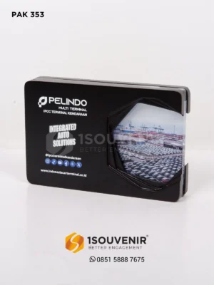 Plakat Kayu Akrilik Cendera Mata dari Pelindo...