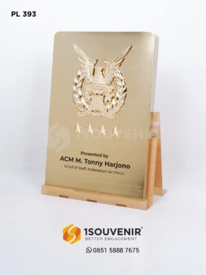 Plakat Logam Cendera Mata dari Kepala Angkatan...