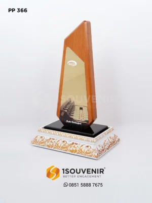 Jogjaplakat | Toko Plakat & Pusat Plakat Terlengkap 30 Piala Penghargaan BPKP Hadir Bermanfaat