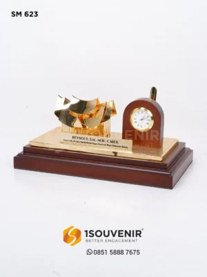 Miniatur Rumah Gadang Cendera Mata...