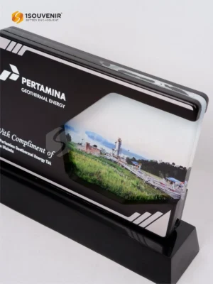 Plakat Kayu Akrilik Pertamina Geothermal...