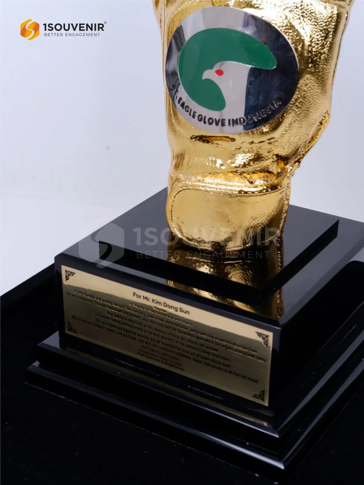 Piala Penghargaan PT Eagle Glove Indonesia 3 DETAIL2-PP373 Piala Penghargaan PT Eagle Glove