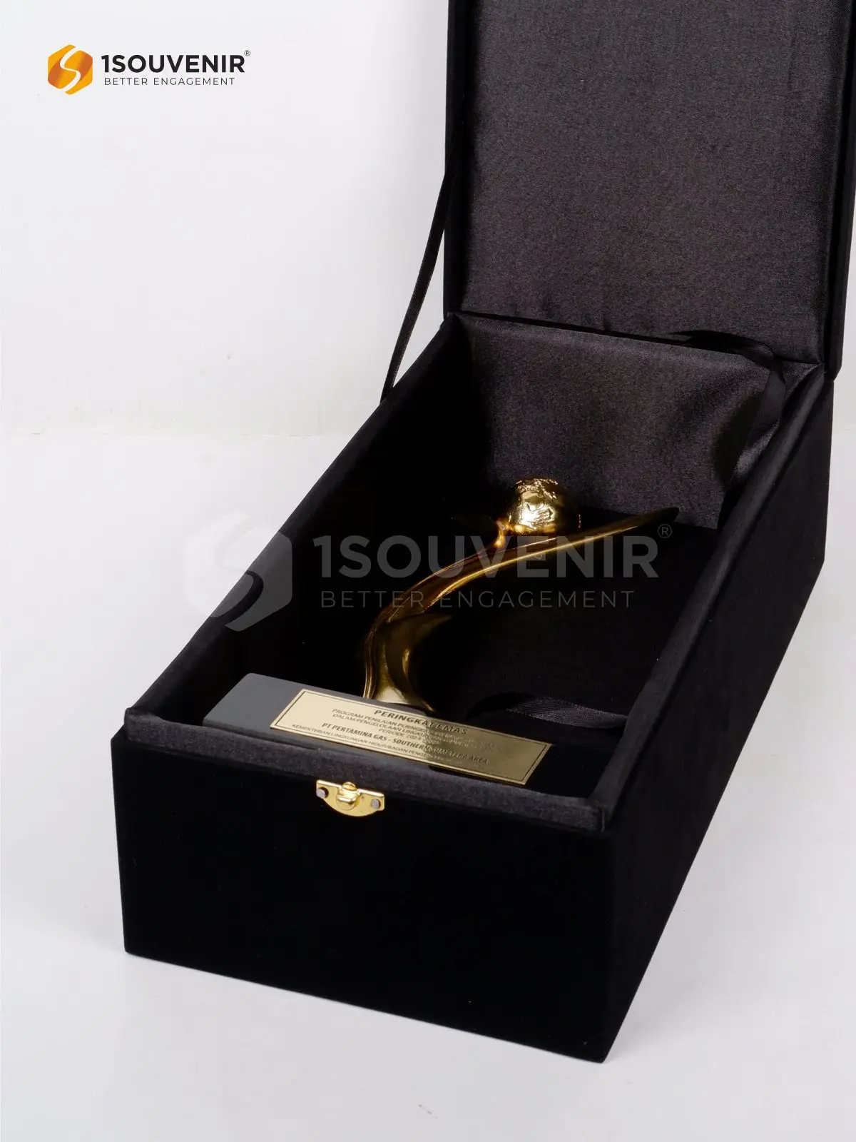 Piala Penghargaan Peringkat Emas Program Penilaian Peringkat Kinerja Perusahaan dalam Pengelolaan Lingkungan Hidup 3 DETAIL2-PP383 Piala Penghargaan Resin Peringkat Emas