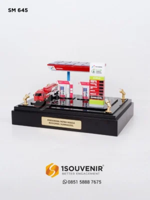 5 Souvenir Mewah yang Cocok untuk Perayaan Kenaikan Pangkat 17 Miniatur SPBU Cendera Mata PT Pertamina Patra Niaga Sumbagsel