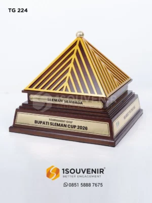 Piala Turnamen Golf Bupati Sleman...