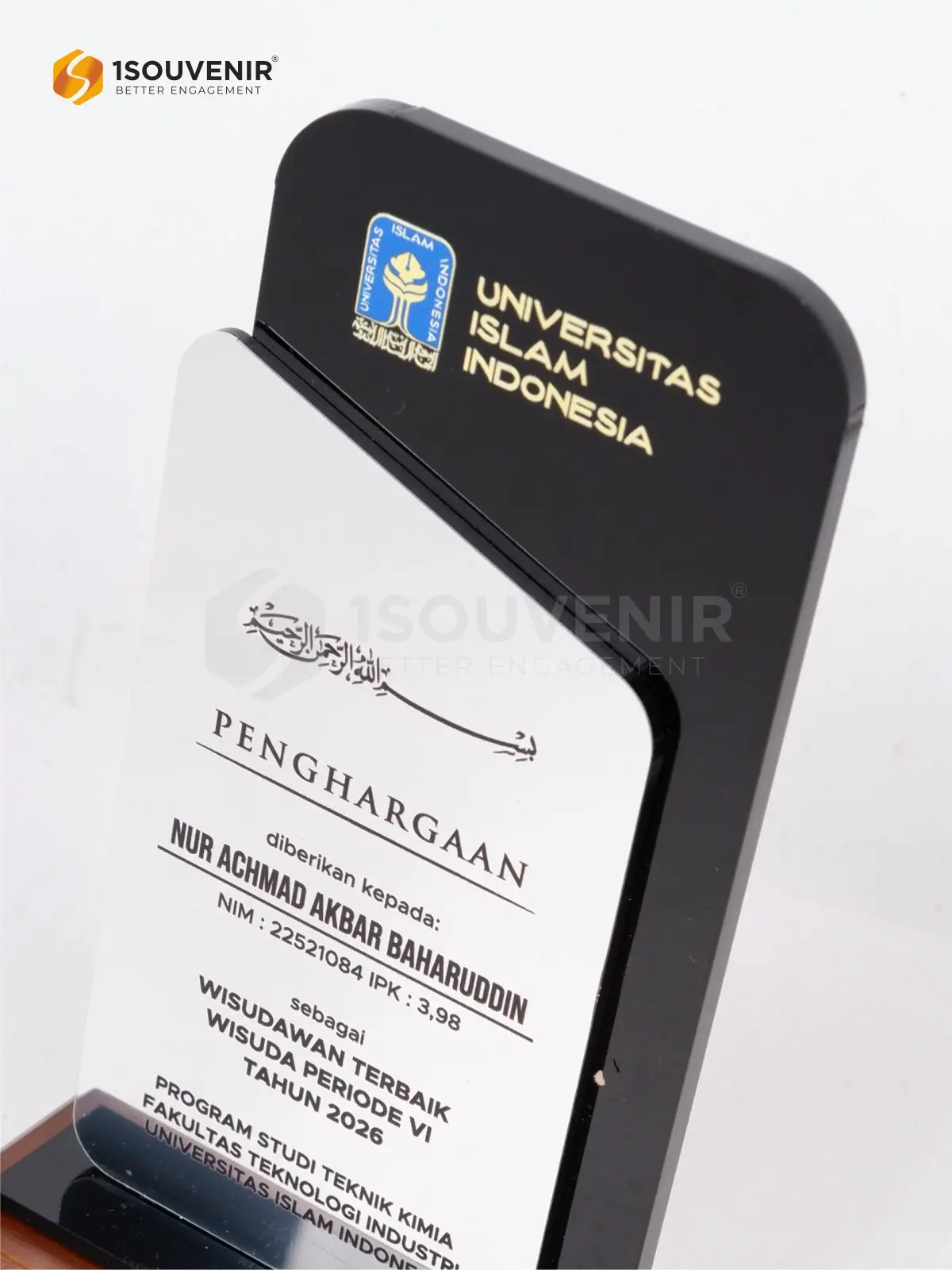 Plakat Akrilik Wisuda Periode VI Program Studi Teknik Kimia Fakultas Teknologi Industri UII 2 DETAIL-PA876 Plakat Akrilik Wisuda Periode VI