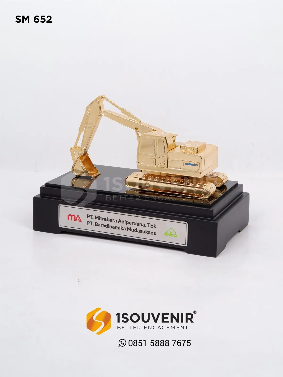 Miniatur Excavator PT Mitrabara Adiperdana dan PT Baradinamika Muda Sukses 1 SM652 Miniatur Excavator Mitrabara Adiperdana