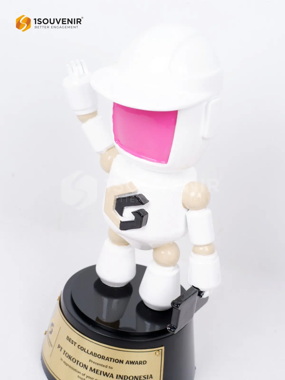 Miniatur Best Collaboration Award untuk PT Tokoton Meiwa Indonesia 2 DETAIL-SM660 Miniatur Best Collaboration Award
