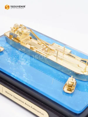 Miniatur Kapal Pertamina Trans Kontinental