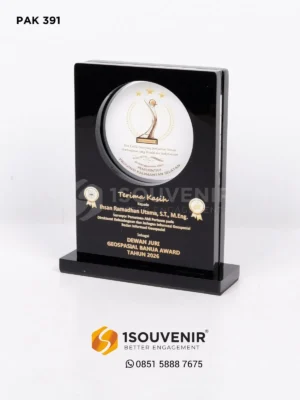 Plakat Kayu AkrilikT anda Terima Kasih untuk Dewan Juri Geospasial Banua Award