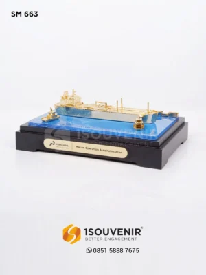 Miniatur Kapal Pertamina Trans Kontinental